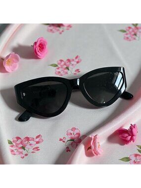 INDY Women's Black Cateye Sunnies Sunglasses